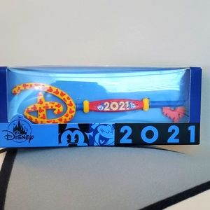 DISNEY Mickey & Minnie Mouse 2021 Key - New in Box